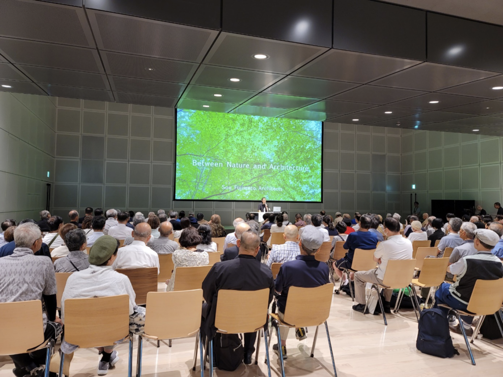 Between Nature and Architecture