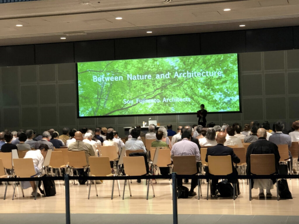 Between Nature and Architecture